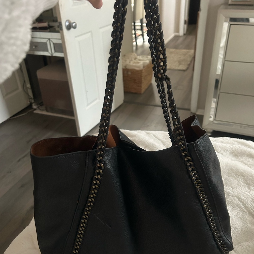 Gorgeous black pebble leather Macy’s tote bag with chain detail 11 X 15 X 7 - Picture 2 of 3